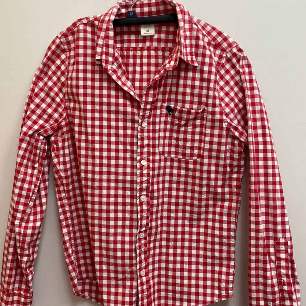 Like New Abercrombie & Fitch red gingham 100% cotton shirt. Retail $70. Medium